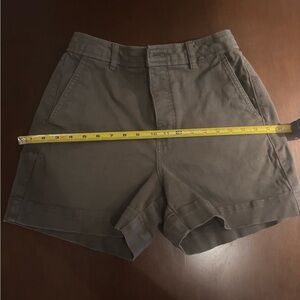 Everlane Utility Shorts Army Green